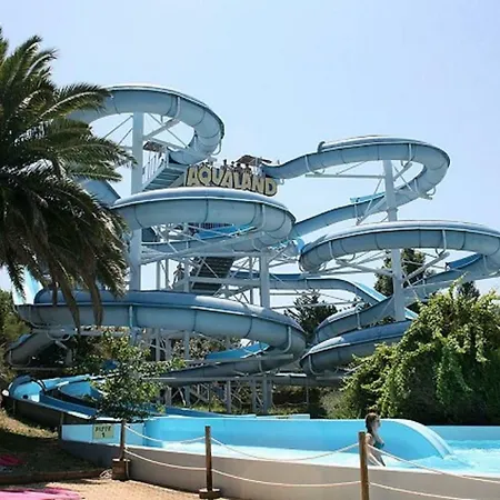 Vila Spacieuse, Climatisation, Piscine, Jardin Paysage, Proche