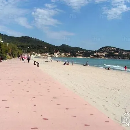 Spacieuse, Climatisation, Piscine, Jardin Paysage, Proche