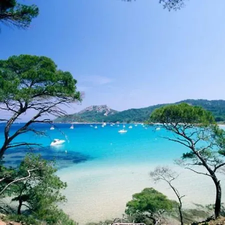 Villa Spacieuse, Climatisation, Piscine, Jardin Paysage, Proche *